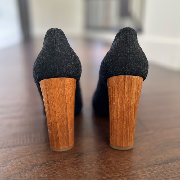 YSL Yves Saint Laurent Charlotte 105 Pump - Picture 6 of 9